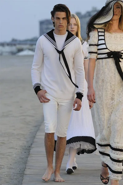 Look 77